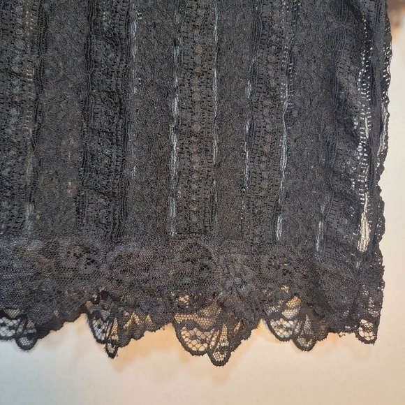 DYNAMITE black lace see-through crop top medium - Picture 8 of 9